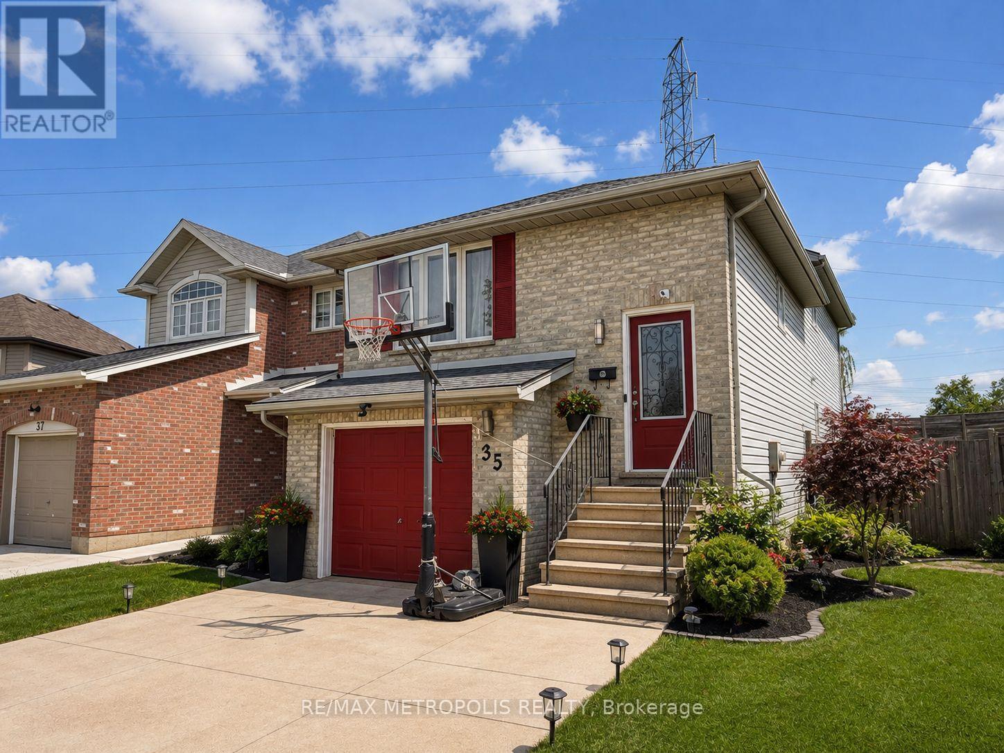 35 Phair Crescent, London South, Ontario  N5Z 5B5 - Photo 2 - X13725514
