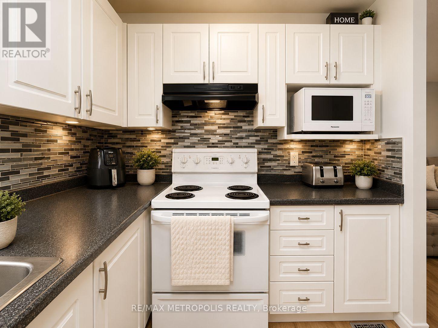 35 Phair Crescent, London South, Ontario  N5Z 5B5 - Photo 5 - X13725514