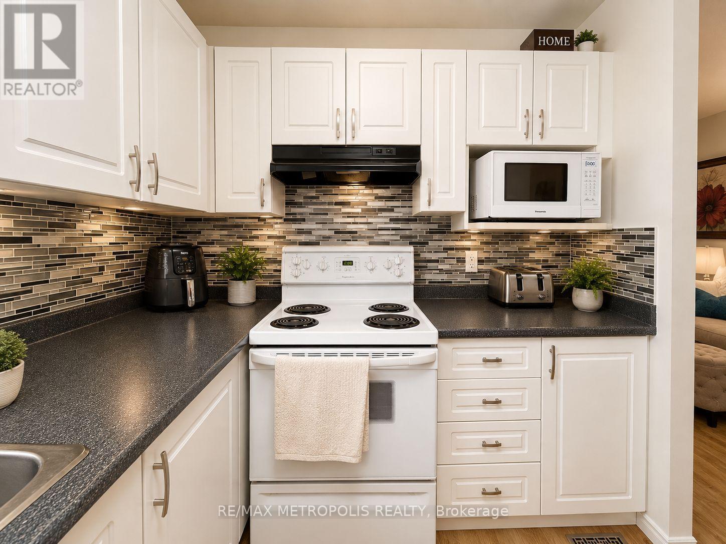 35 Phair Crescent, London South, Ontario  N5Z 5B5 - Photo 7 - X13725514