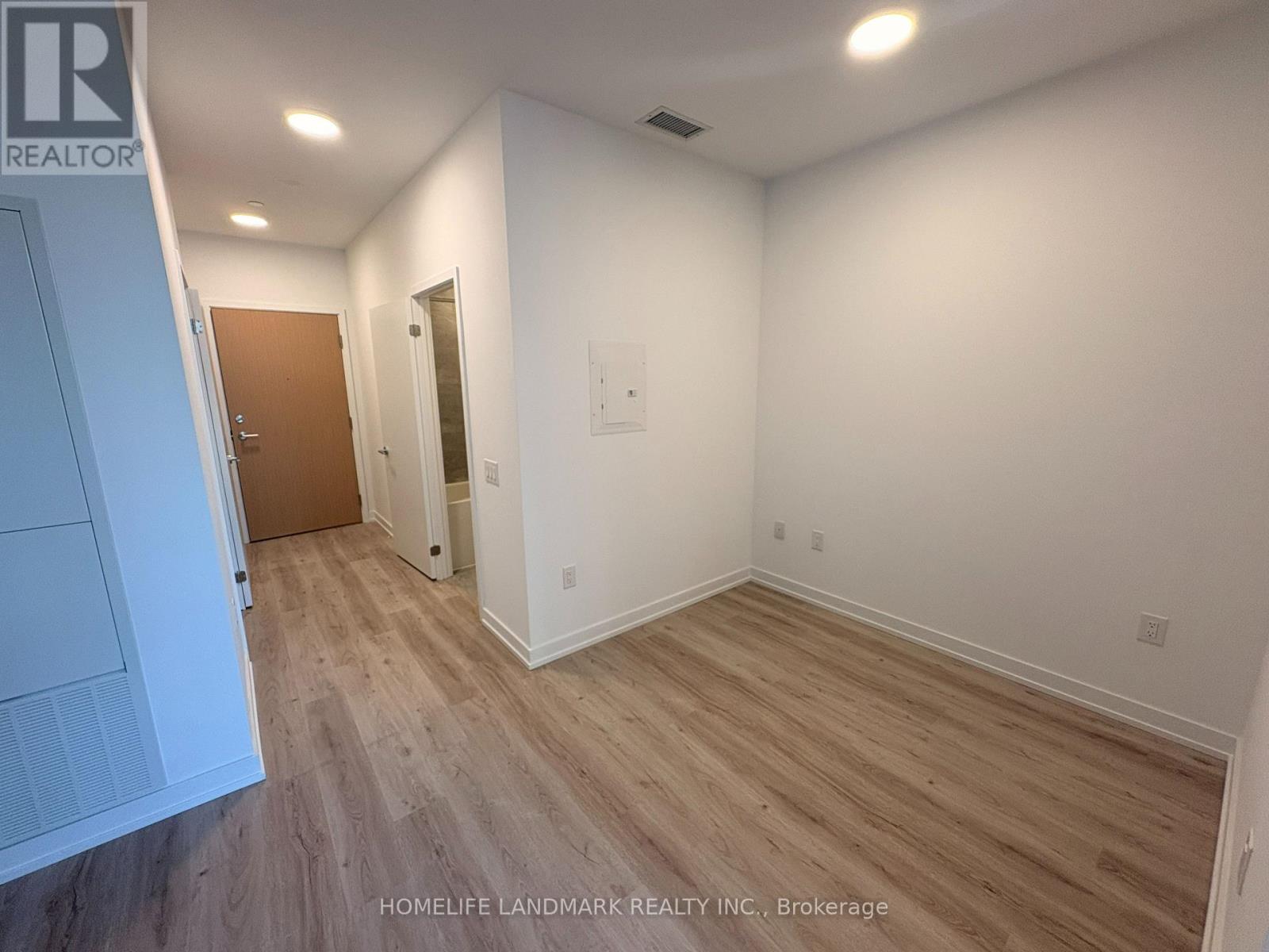 505 - 395 Square One Drive, Mississauga, Ontario  L5B 0P6 - Photo 2 - W13725536