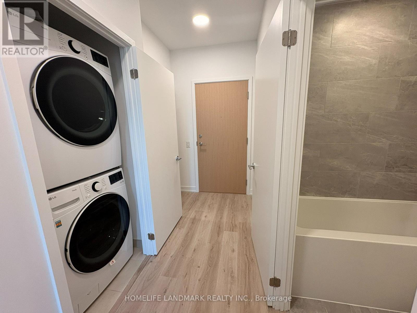 505 - 395 Square One Drive, Mississauga, Ontario  L5B 0P6 - Photo 3 - W13725536