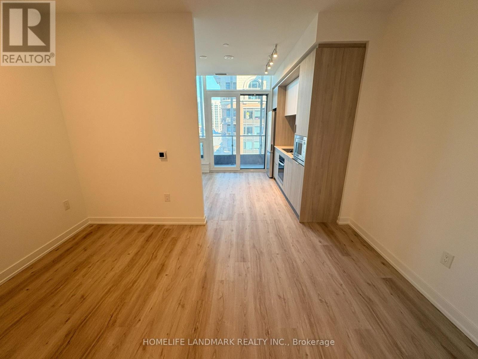 505 - 395 Square One Drive, Mississauga, Ontario  L5B 0P6 - Photo 4 - W13725536