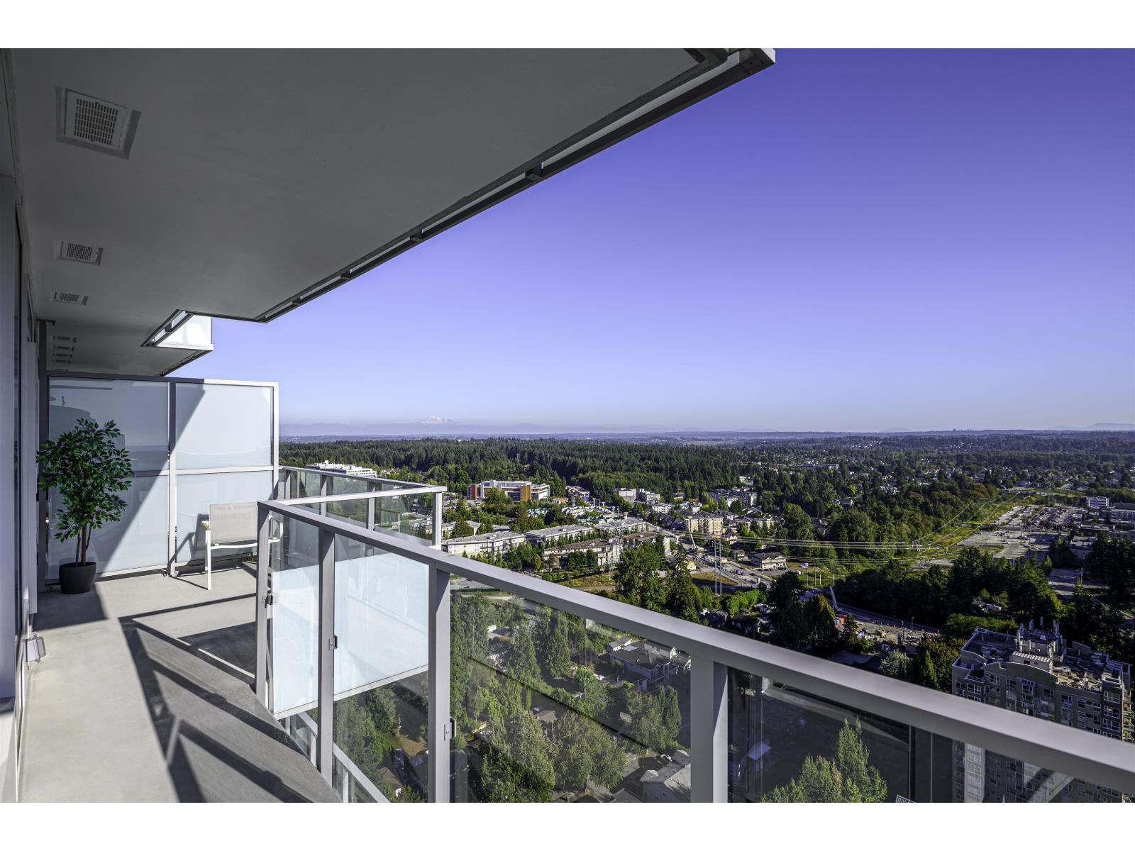 3405 13768 100 AVENUE, Surrey, British Columbia