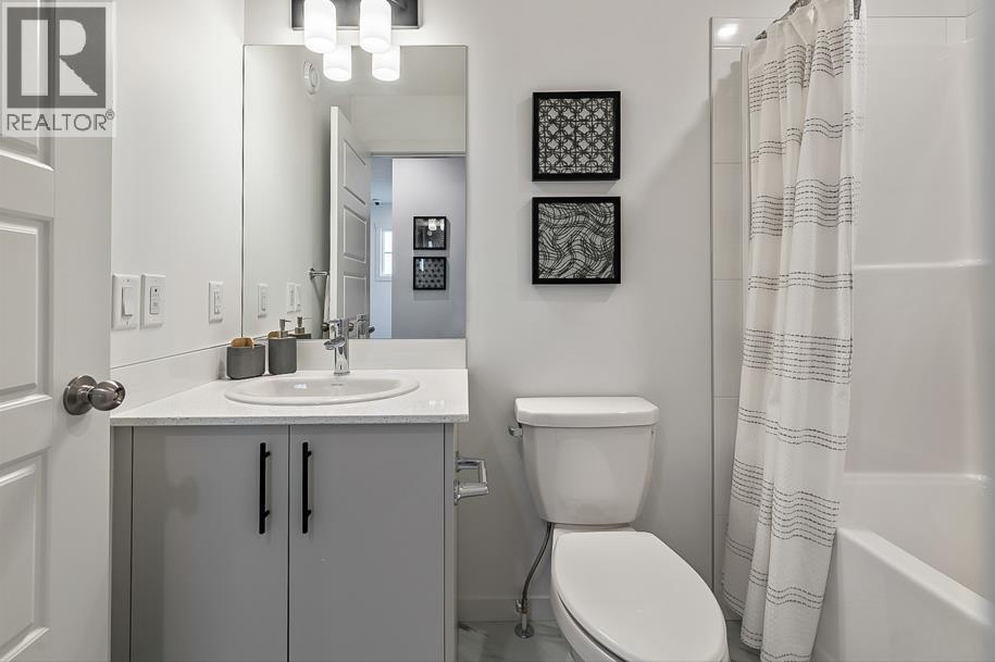 270 Creekside Manor SW, Calgary, Alberta  T2X 4B9 - Photo 15 - A2336327