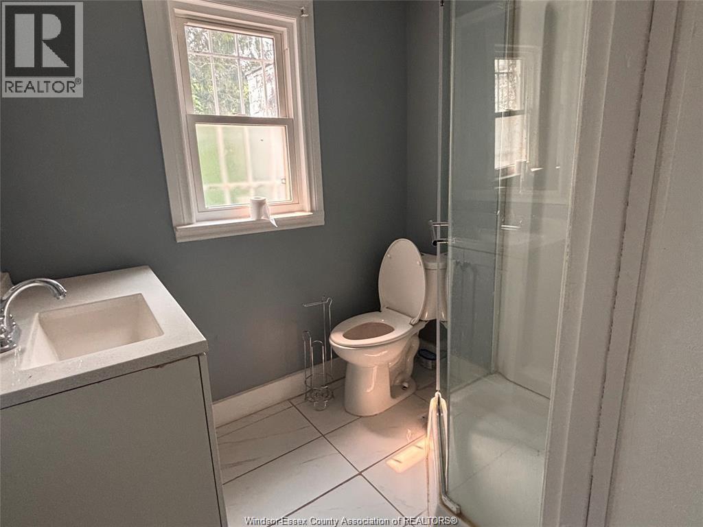 637 Tuscarora, Windsor, Ontario  N9A 3M3 - Photo 3 - 26020939