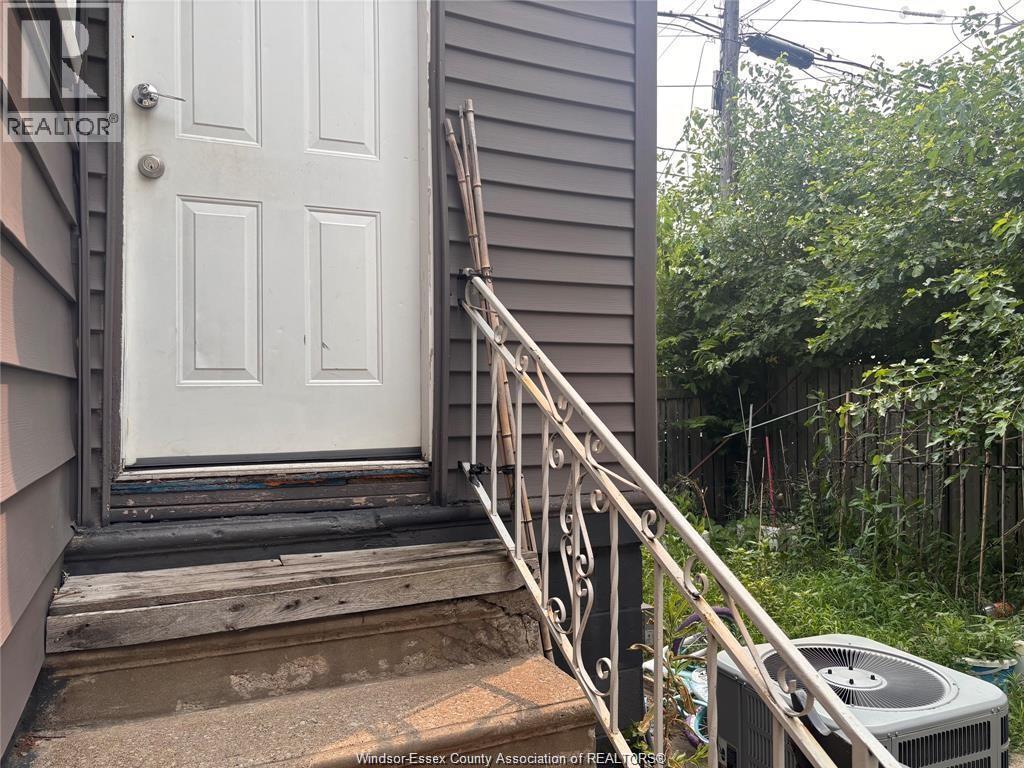 637 Tuscarora, Windsor, Ontario  N9A 3M3 - Photo 7 - 26020939