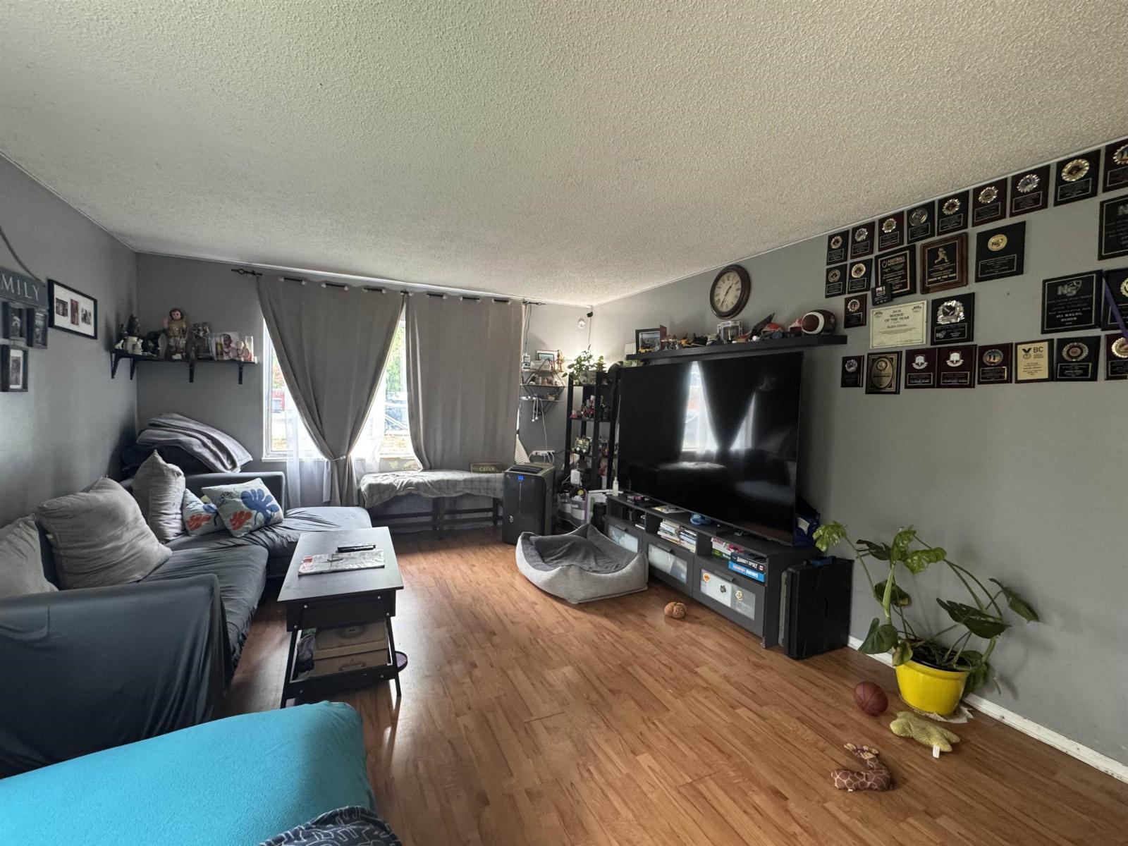 9077 135a Street, Surrey, British Columbia  V3V 7C4 - Photo 2 - R3121534