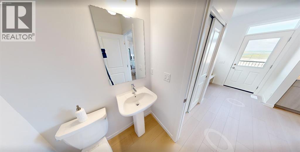 271 Creekside Manor SW, Calgary, Alberta  T2X 4B9 - Photo 10 - A2340024