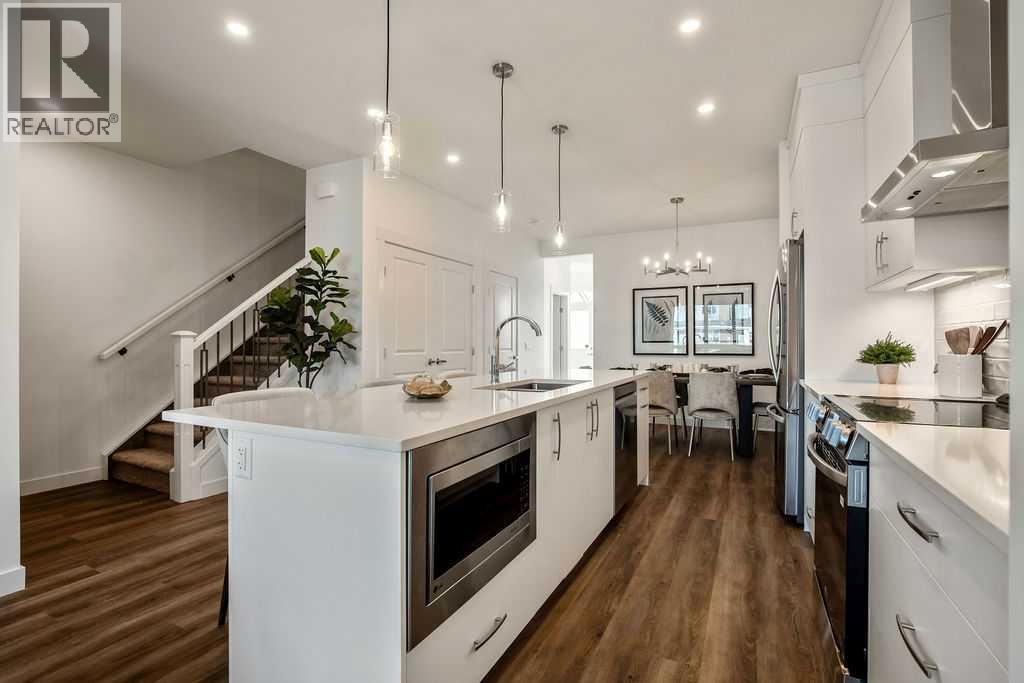 275 Creekside Manor SW, Calgary, Alberta  T2X 4B9 - Photo 3 - A2340032