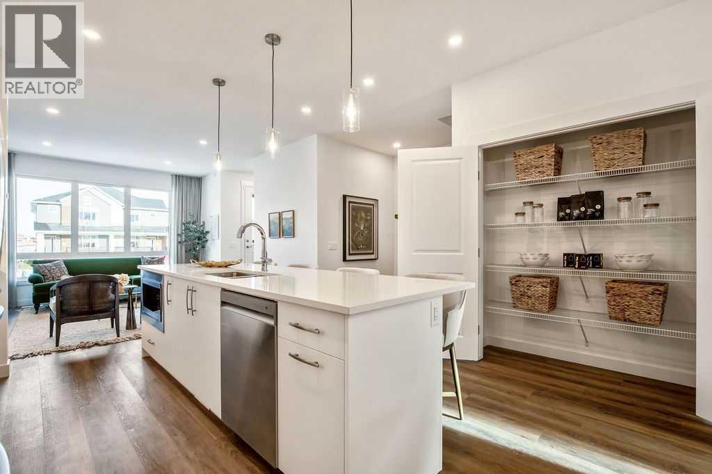 275 Creekside Manor SW, Calgary, Alberta  T2X 4B9 - Photo 7 - A2340032