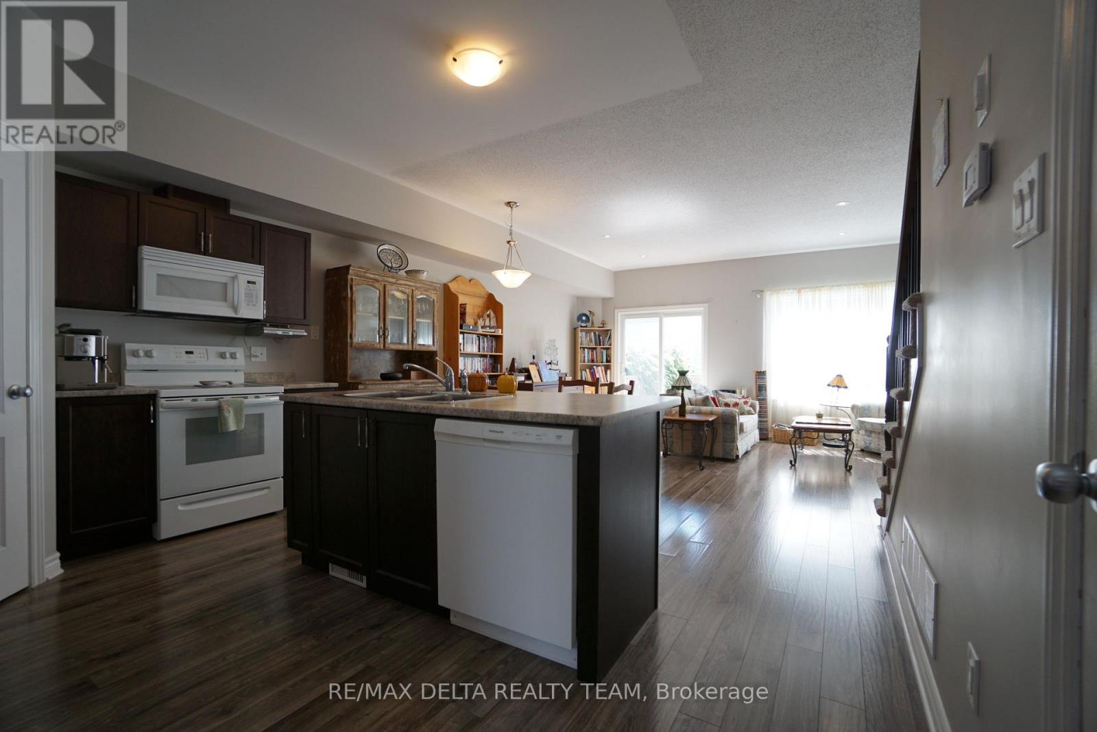 92 Bellwood Drive, Arnprior, Ontario  K7S 0H7 - Photo 5 - X13725550