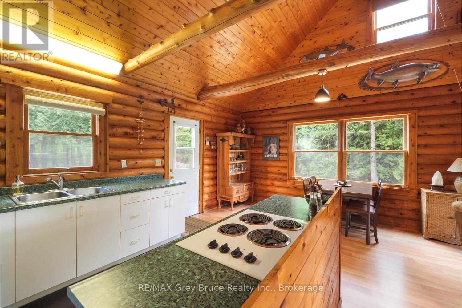 281 Shoreline Avenue, South Bruce Peninsula, Ontario  N0H 2T0 - Photo 8 - X13725540