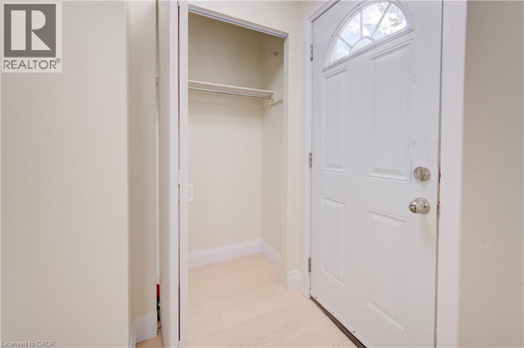 150 Westcourt Place, Waterloo, Ontario  N2L 2R7 - Photo 4 - 40858804
