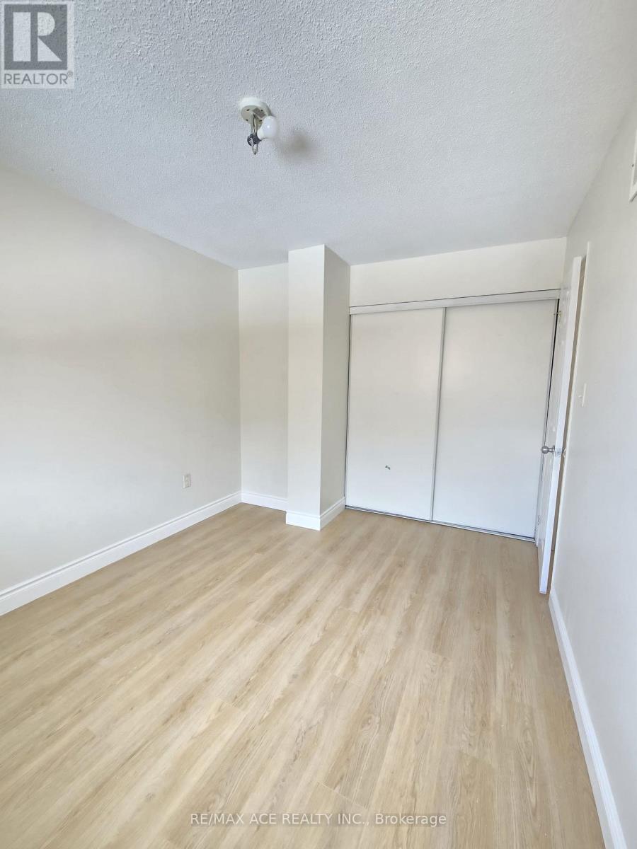 Main - 48 Ambler Bay, Barrie, Ontario  L4M 7A6 - Photo 12 - S13725538