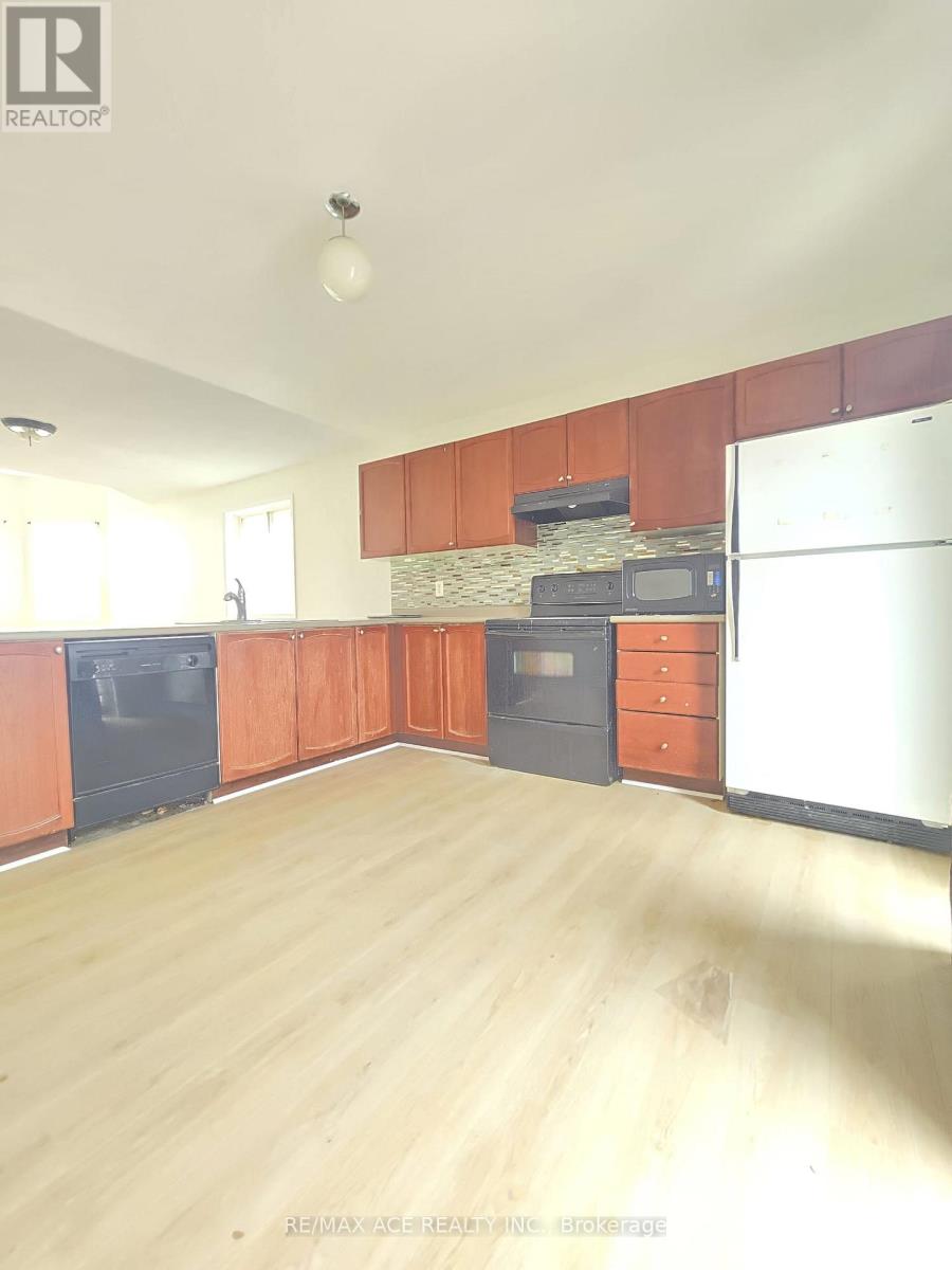 Main - 48 Ambler Bay, Barrie, Ontario  L4M 7A6 - Photo 2 - S13725538