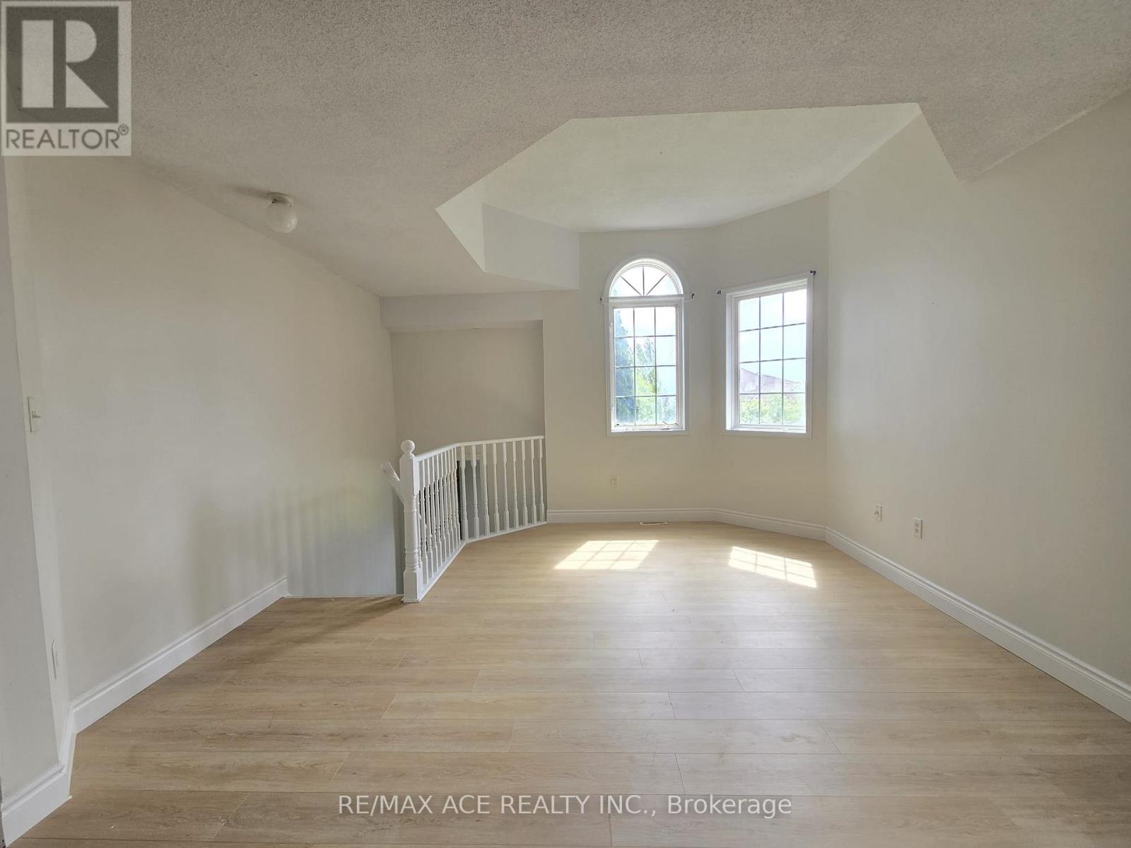 Main - 48 Ambler Bay, Barrie, Ontario  L4M 7A6 - Photo 3 - S13725538