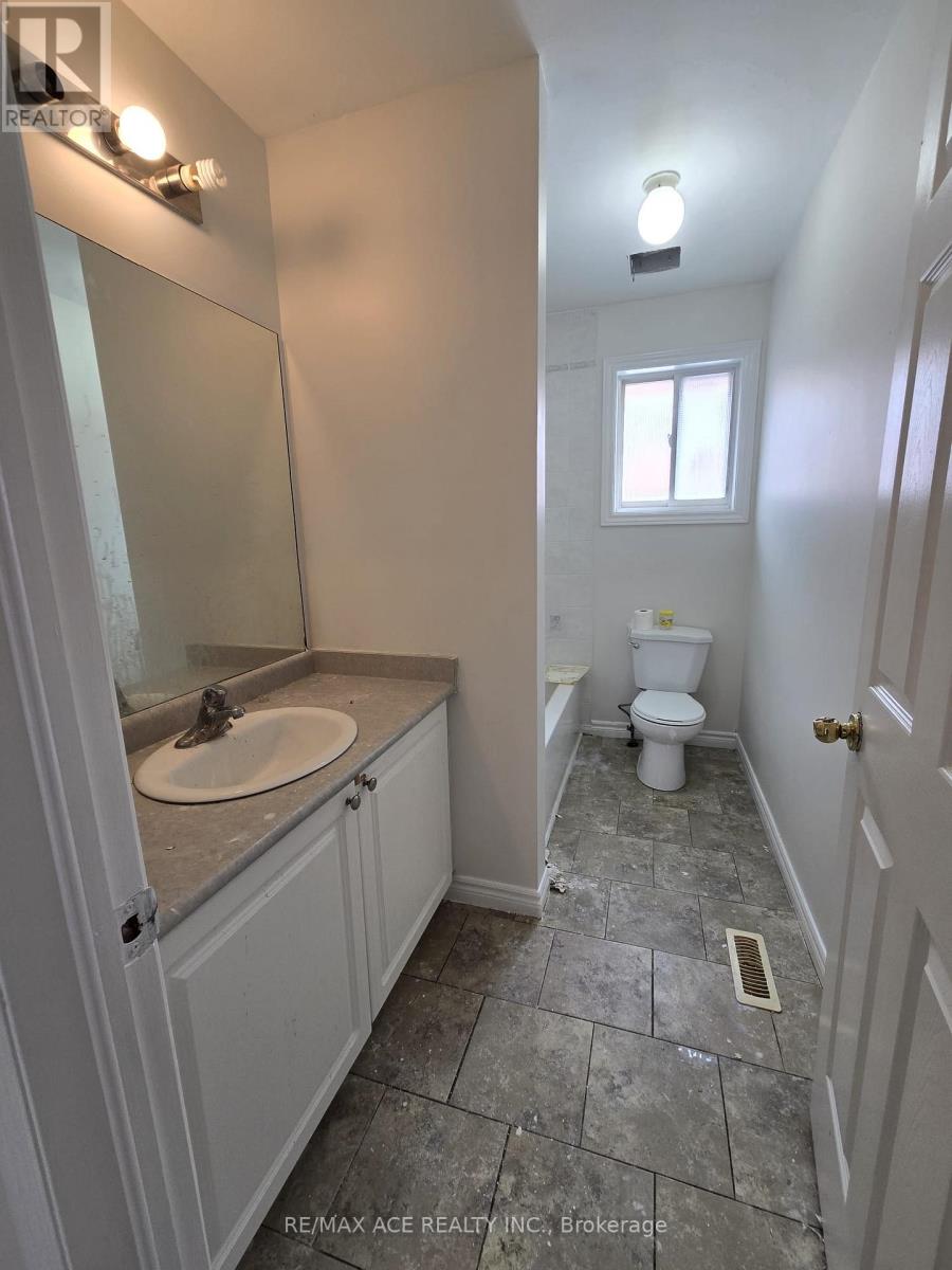 Main - 48 Ambler Bay, Barrie, Ontario  L4M 7A6 - Photo 4 - S13725538