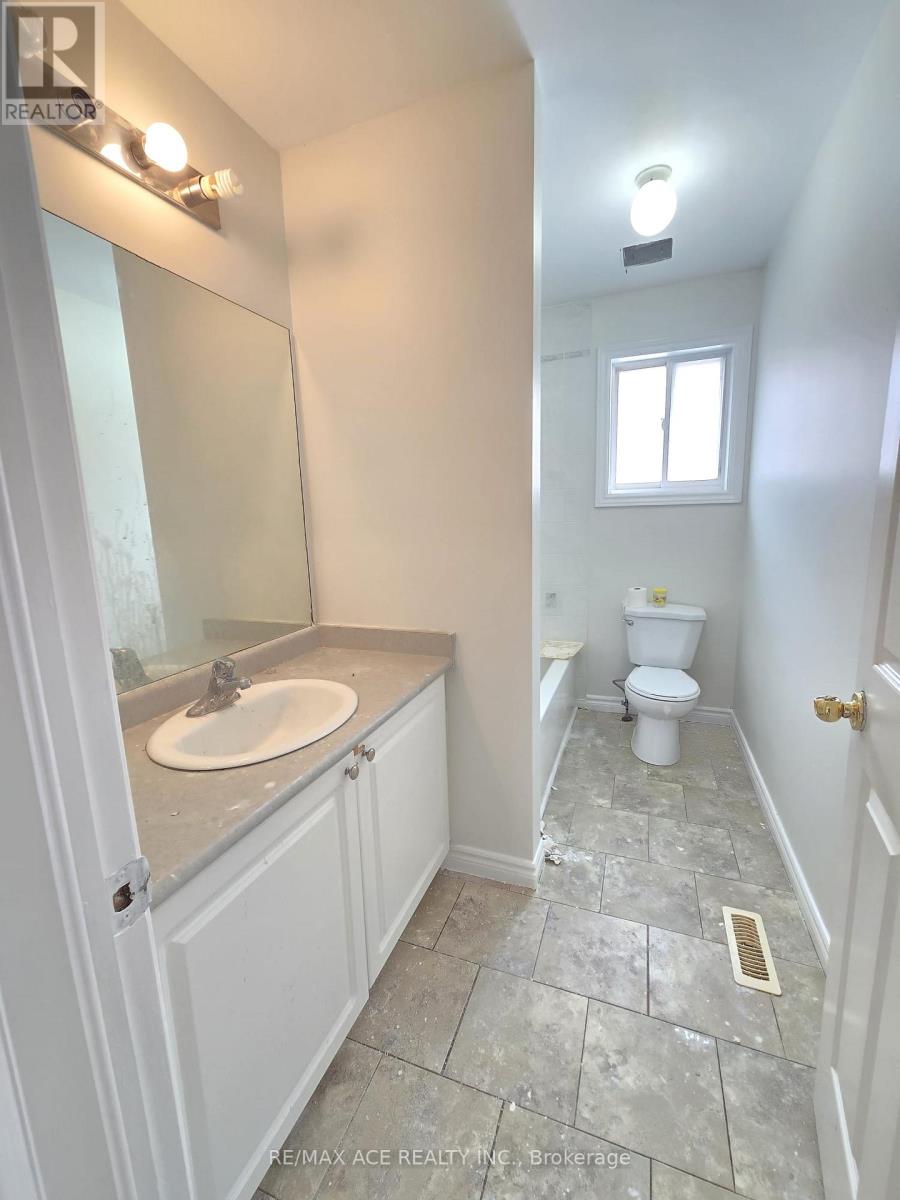 Main - 48 Ambler Bay, Barrie, Ontario  L4M 7A6 - Photo 7 - S13725538