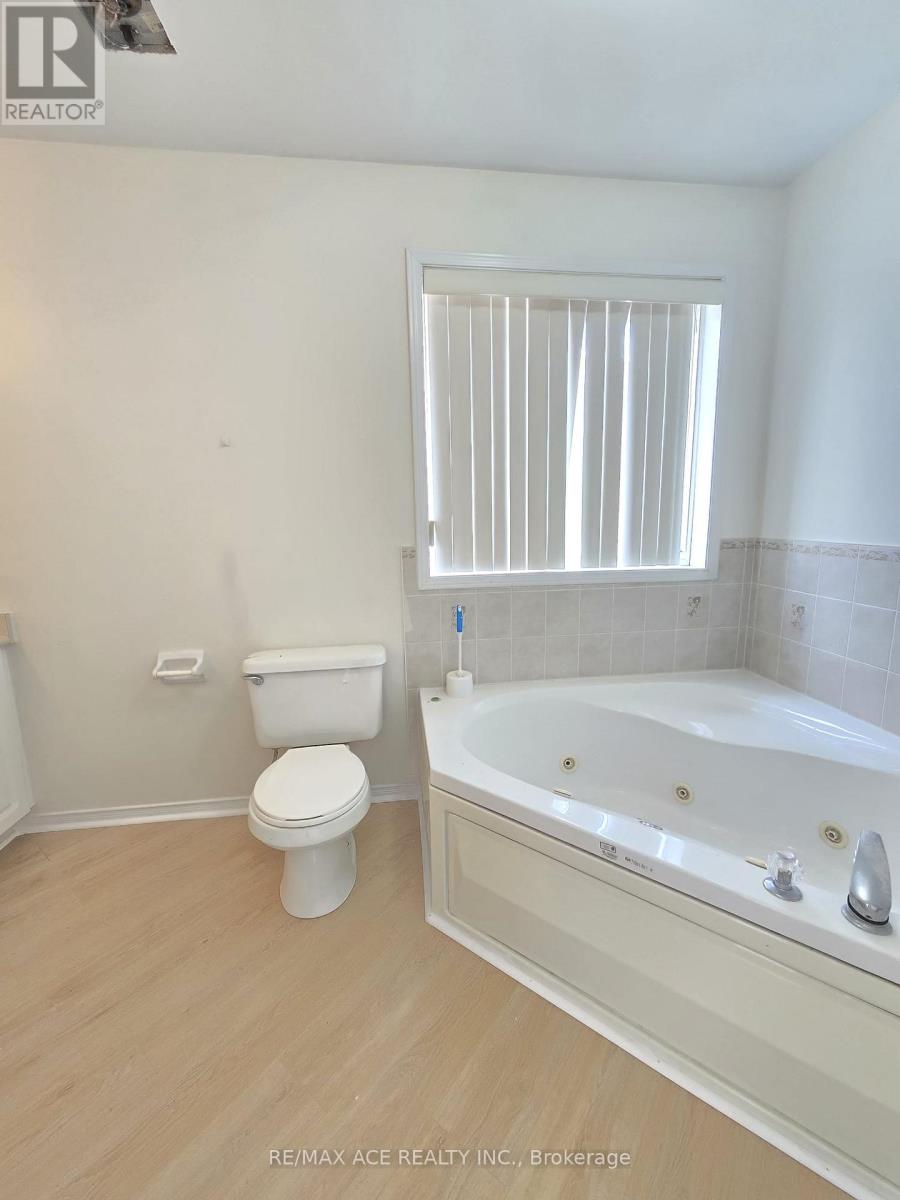 Main - 48 Ambler Bay, Barrie, Ontario  L4M 7A6 - Photo 9 - S13725538