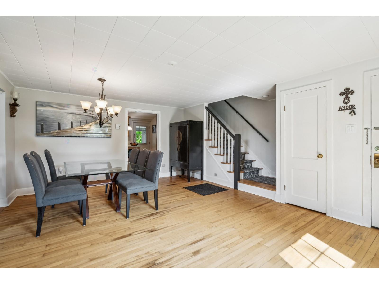 611A-613A Rue Principale Cowansville Quebec Canada J2K1J8 3