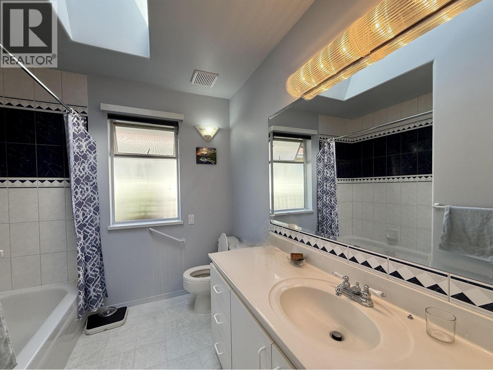 530 Shaw Road, Gibsons, British Columbia  V0N 1V8 - Photo 11 - R3159829
