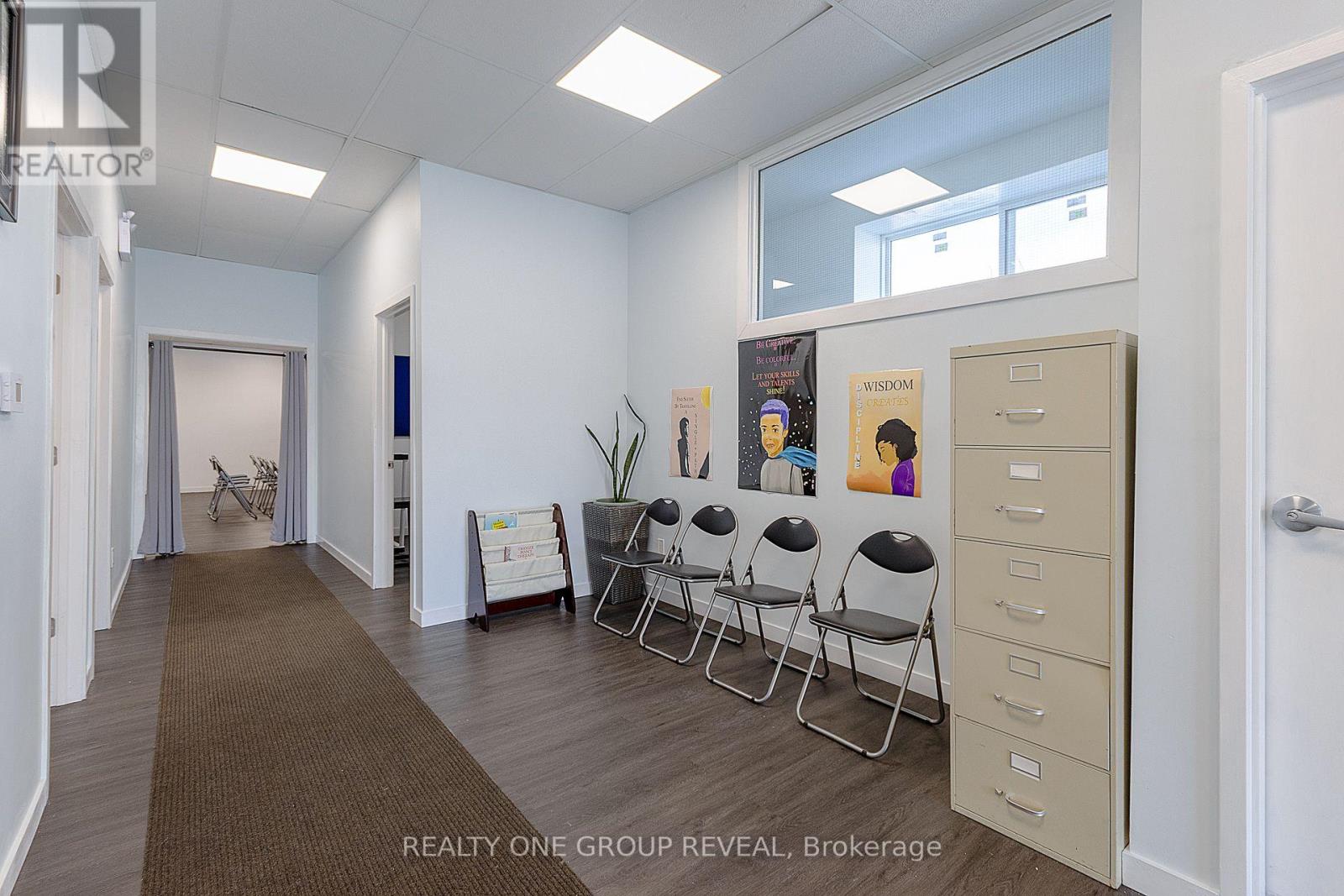 Main Floor - 524 Simcoe Street S, Oshawa, Ontario  L1H 4J8 - Photo 5 - E13725566