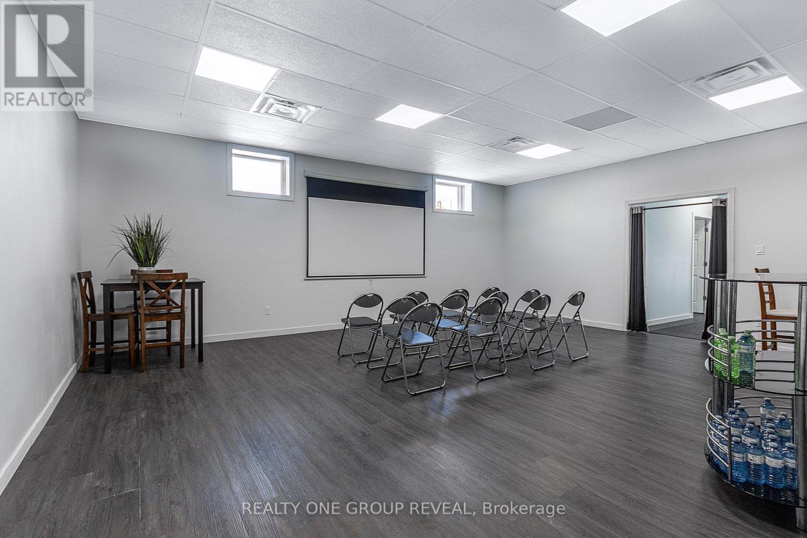 Main Floor - 524 Simcoe Street S, Oshawa, Ontario  L1H 4J8 - Photo 8 - E13725566