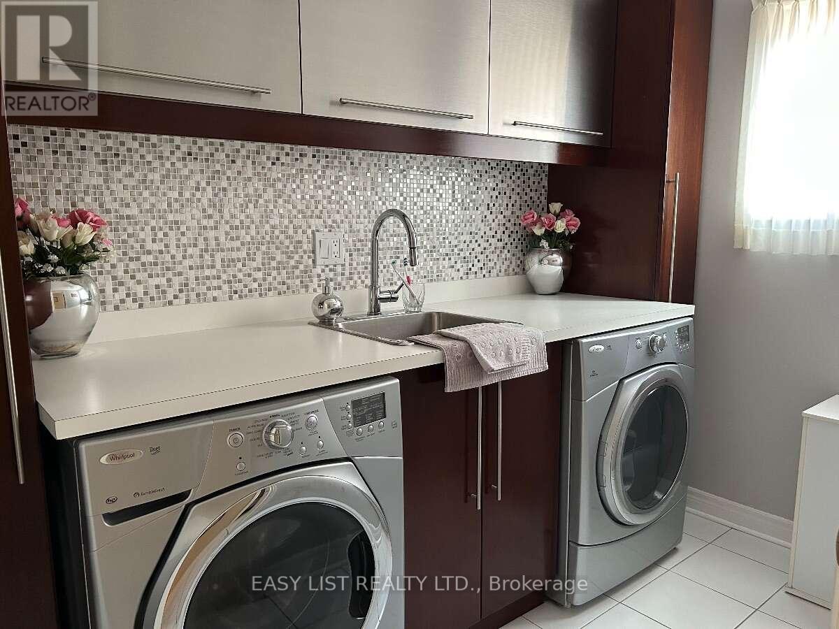 14 Gas Light Crescent, Vaughan, Ontario  L4L 8E8 - Photo 3 - N13725554
