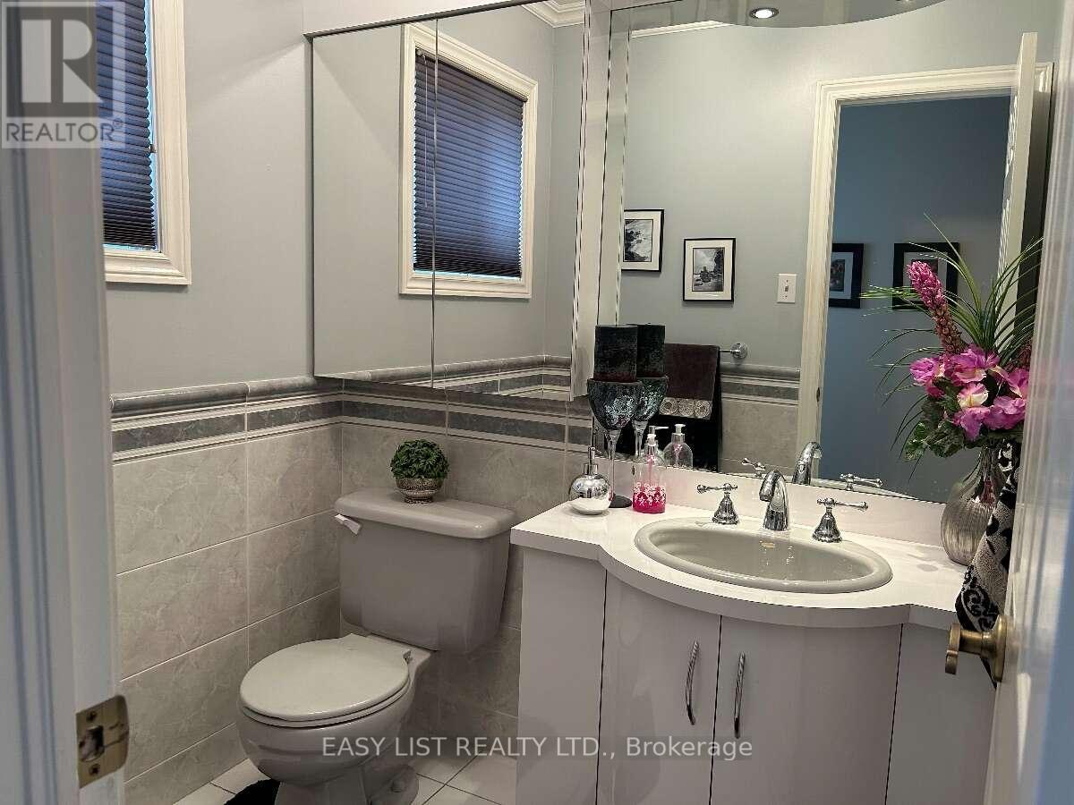 14 Gas Light Crescent, Vaughan, Ontario  L4L 8E8 - Photo 4 - N13725554