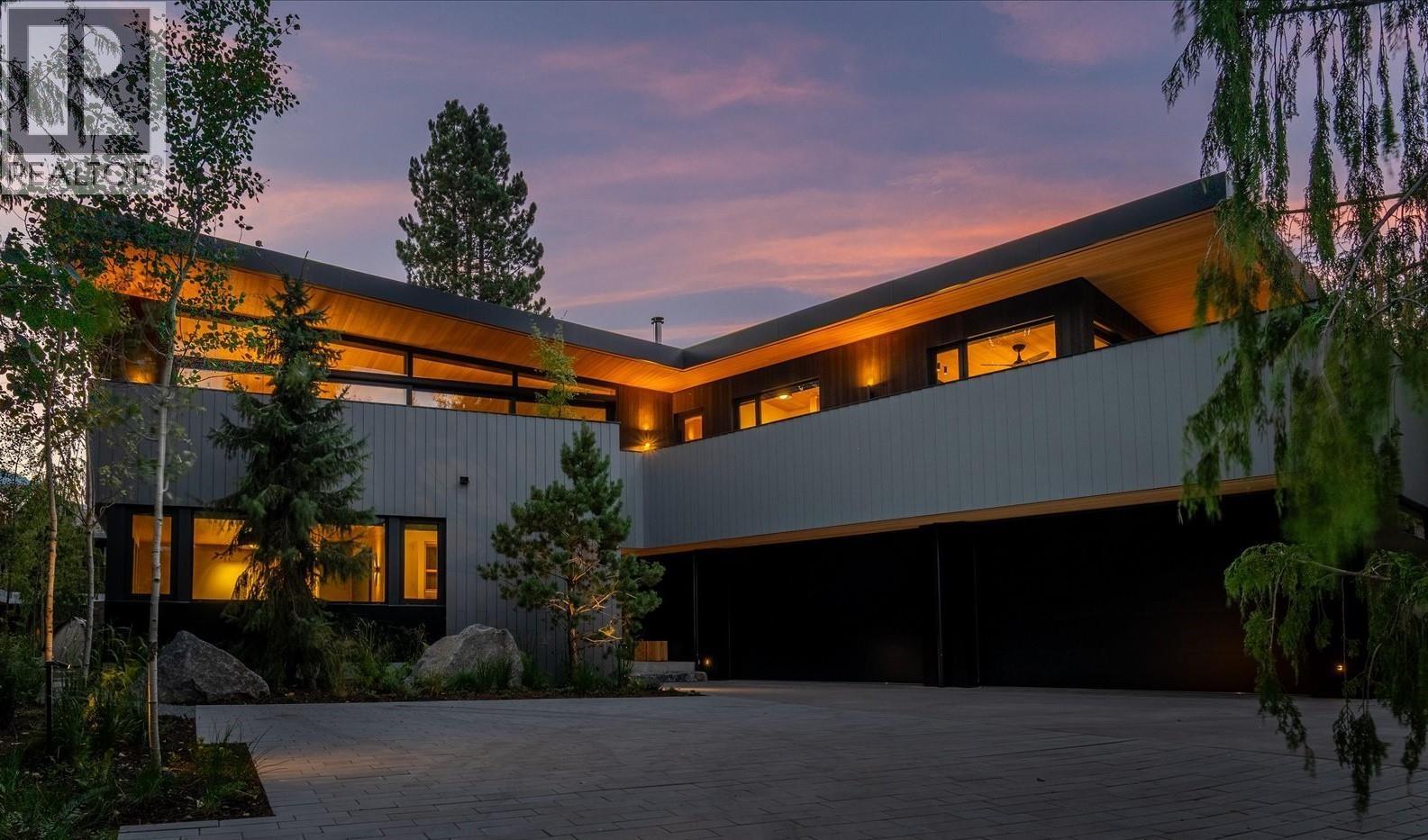 7501 Ambassador Crescent, Whistler, British Columbia  V8E 0E5 - Photo 2 - R3099469