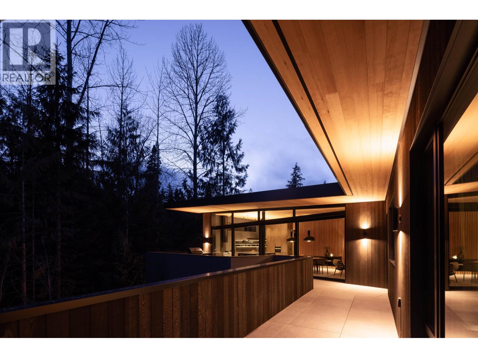 7501 Ambassador Crescent, Whistler, British Columbia  V8E 0E5 - Photo 3 - R3099469