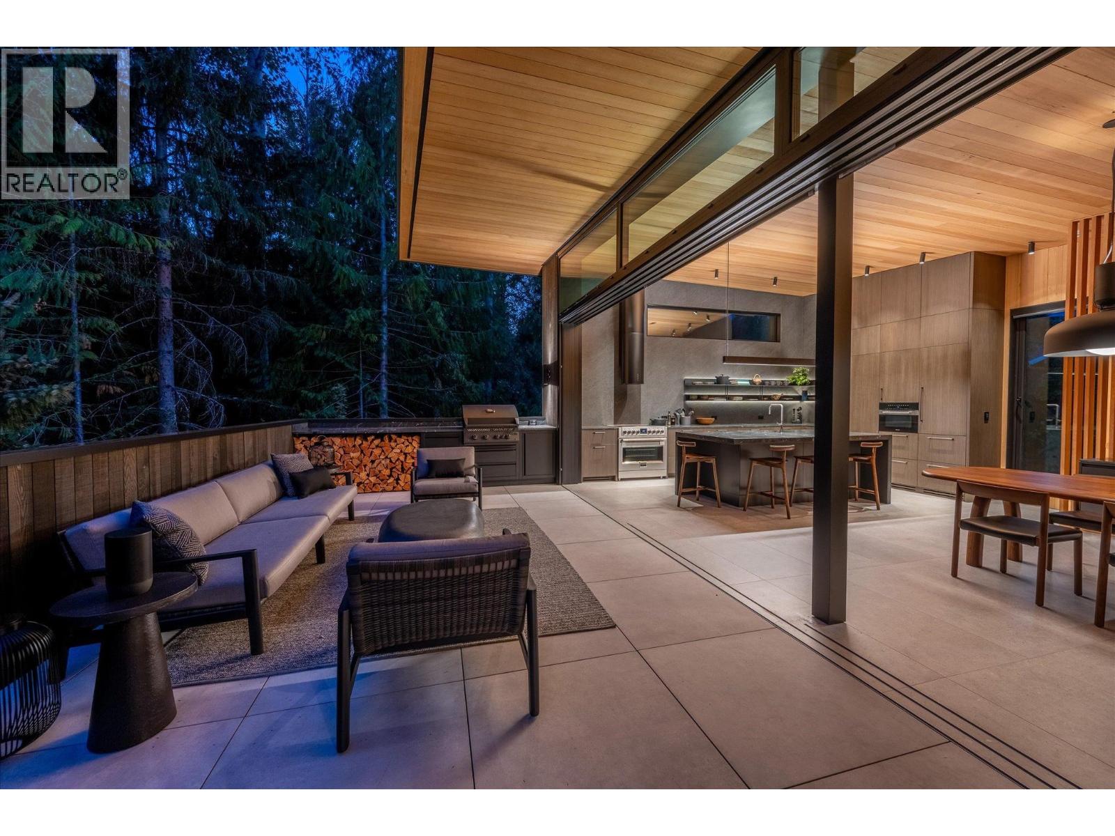 7501 Ambassador Crescent, Whistler, British Columbia  V8E 0E5 - Photo 10 - R3099469