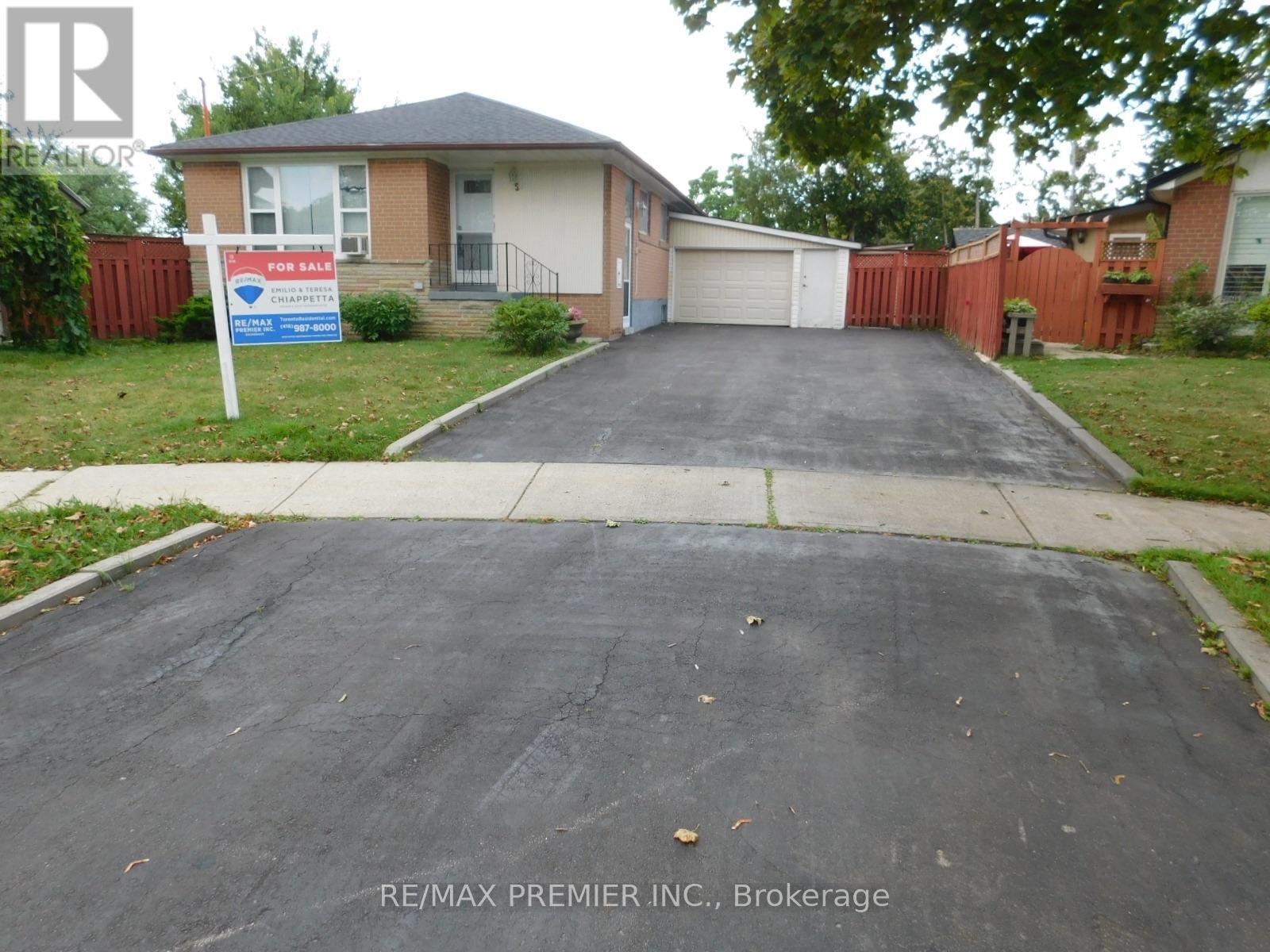5 Valois Court, Toronto, Ontario M9V 2Z4 - Photo 2 - W13665382