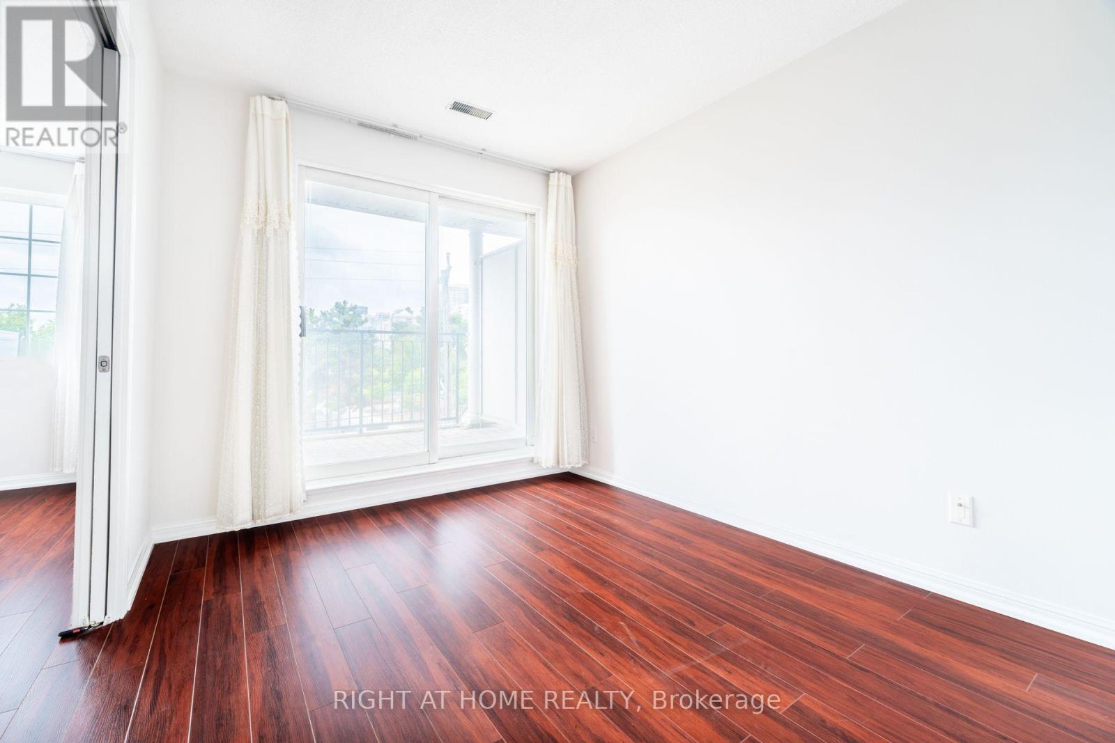 220 Grandview Way, Toronto, Ontario M2N 6V3 - Photo 2 - C13725578