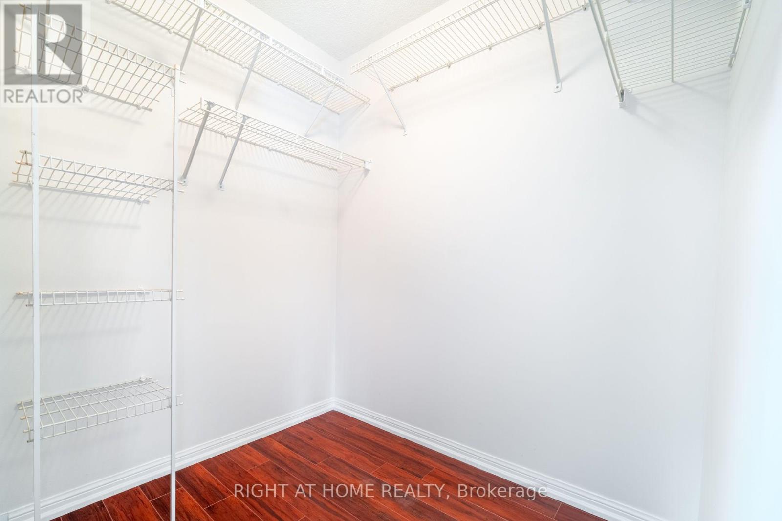 220 Grandview Way, Toronto, Ontario M2N 6V3 - Photo 8 - C13725578
