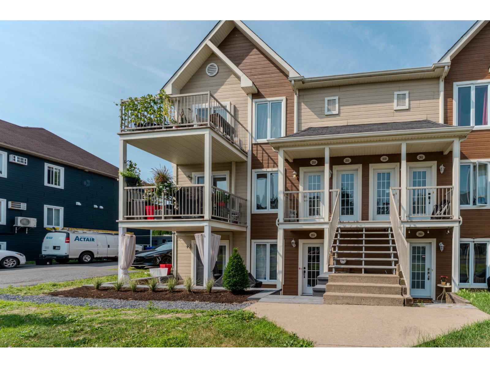 253 Rue Benjamin Saint-Amable Quebec Canada J0L1N0 3