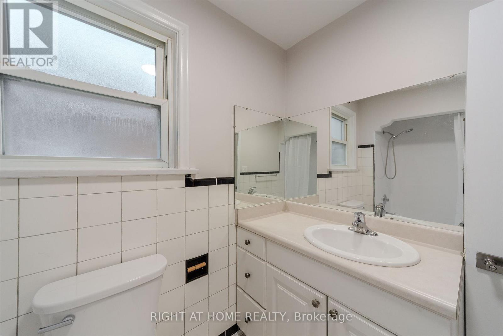 15 Elford Boulevard, Toronto, Ontario  M8Z 2L3 - Photo 14 - W13725598