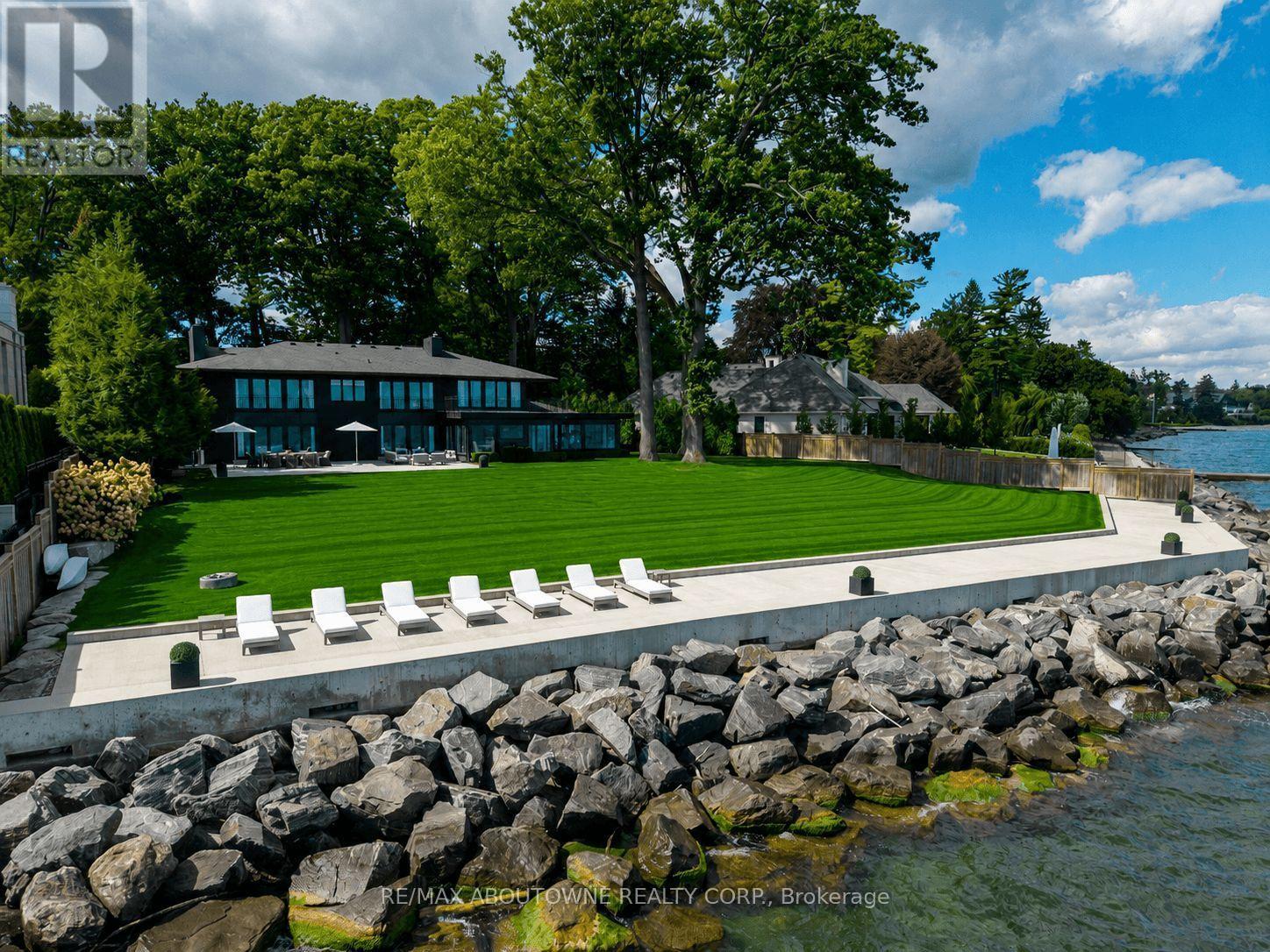 3 Ennisclare Drive E, Oakville, Ontario  L6J 4N3 - Photo 4 - W13725602