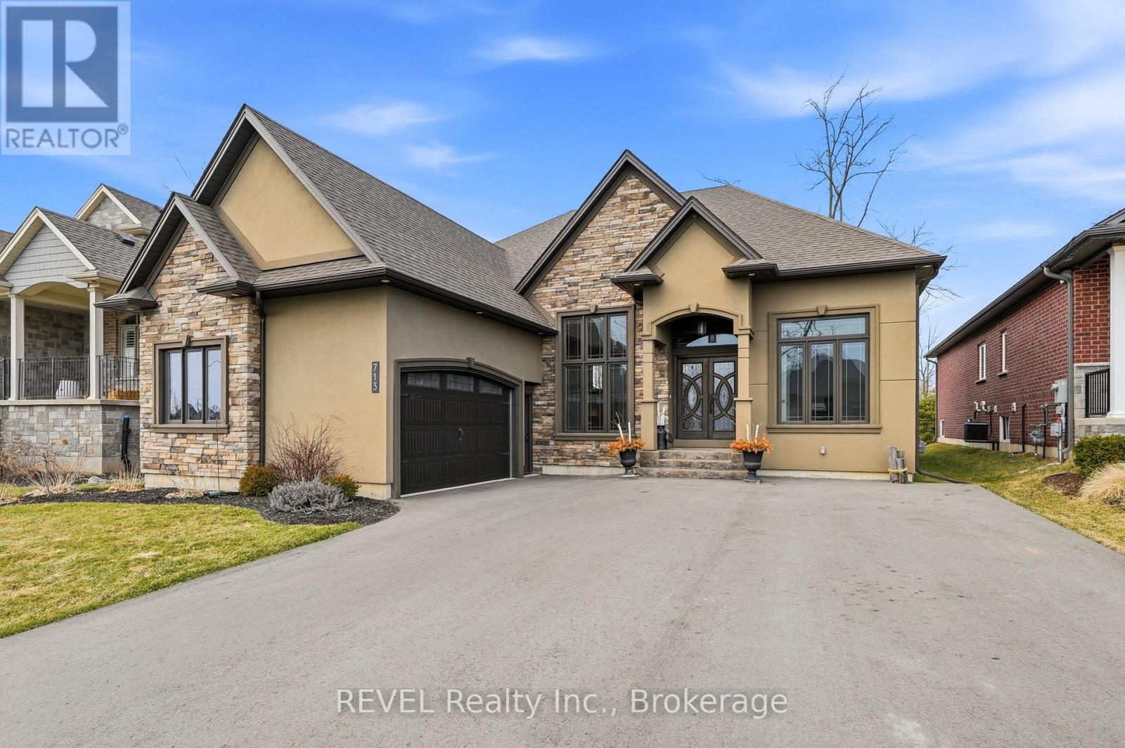 713 Clarence Street, Port Colborne, Ontario  L3K 6B8 - Photo 2 - X13725612