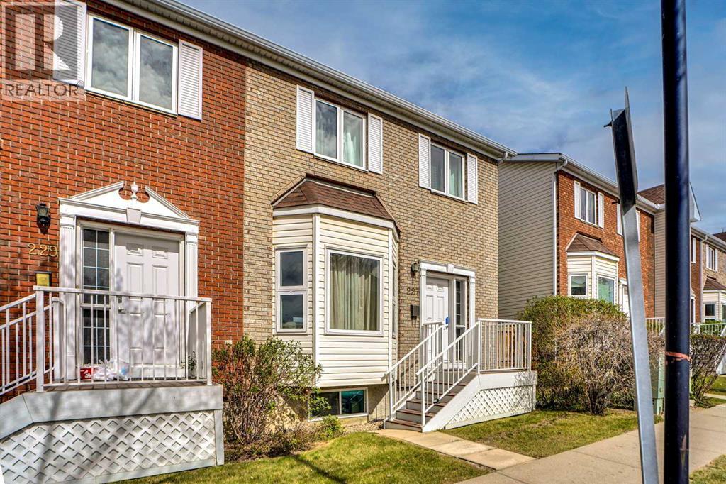 227 Citadel Lane NW, Calgary, Alberta  T3G 4E1 - Photo 4 - A2337411