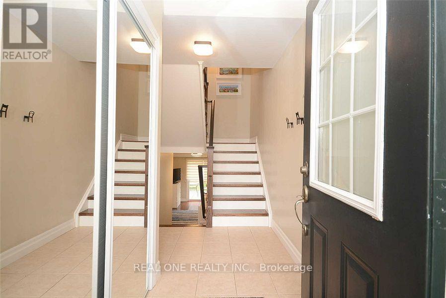 2307 Saddlecreek Crescent, Oakville, Ontario L6M 5J6 - Photo 3 - W13725636