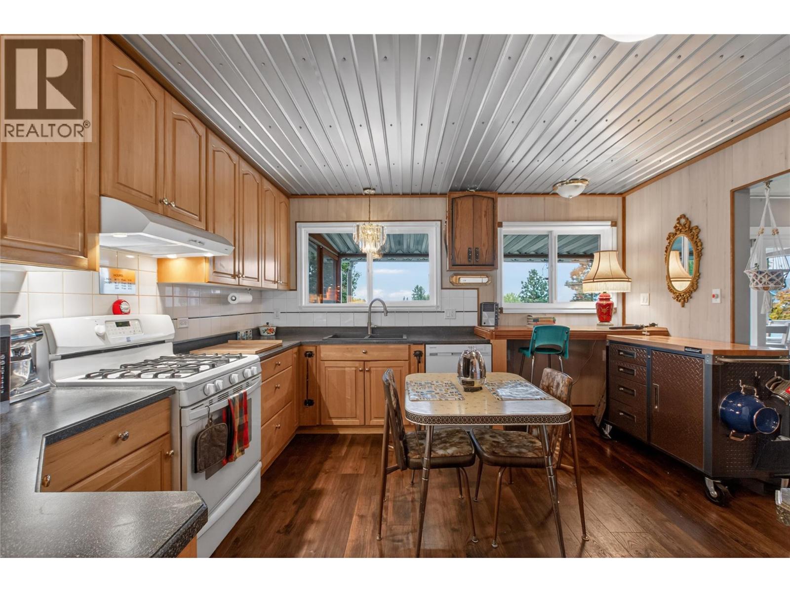 1019 Veteran Drive, Penticton, British Columbia  V2A 7K8 - Photo 8 - 10389353