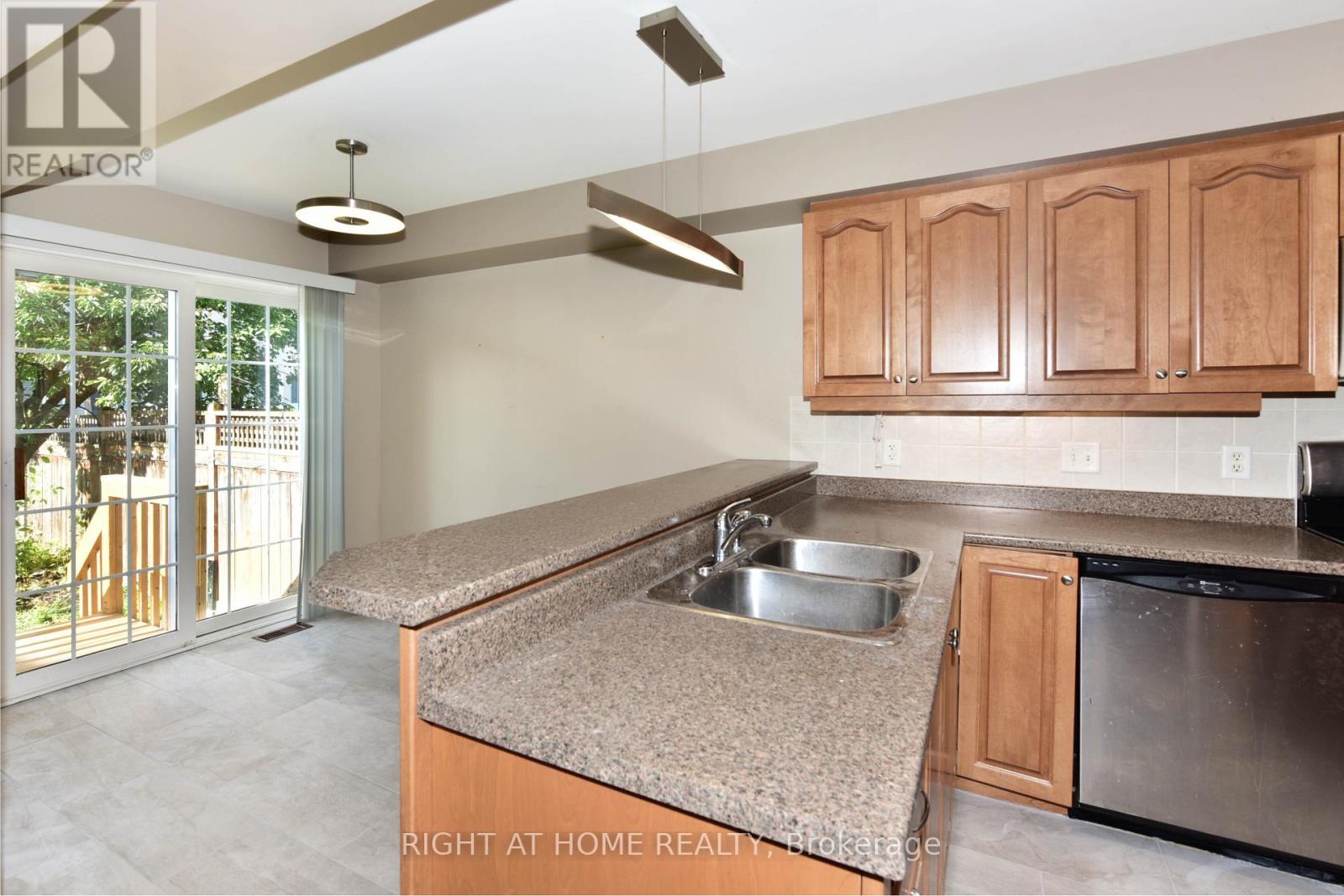 118 Braddock Private, Ottawa, Ontario  K2J 0E6 - Photo 12 - X13725644