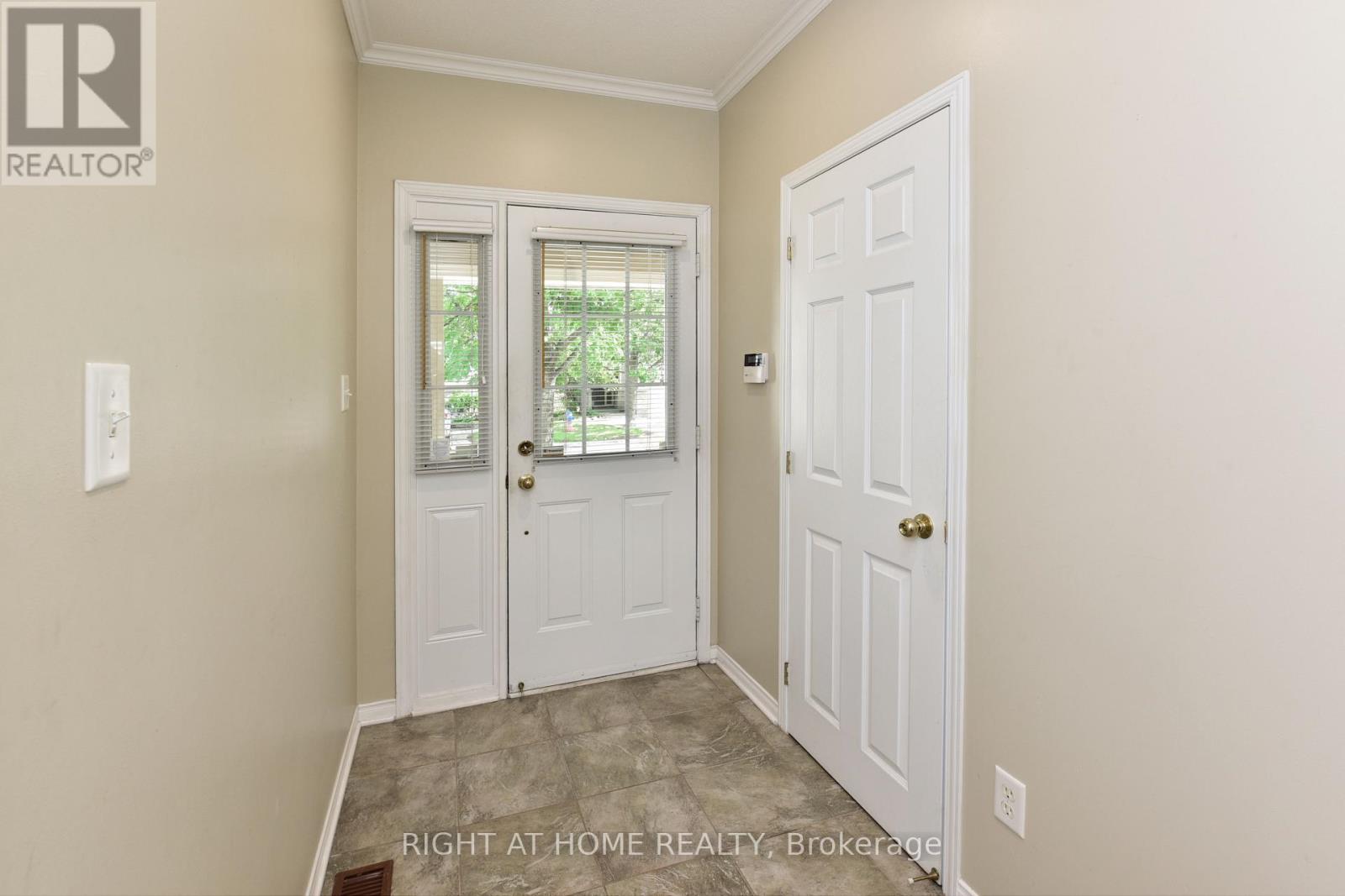 118 Braddock Private, Ottawa, Ontario  K2J 0E6 - Photo 3 - X13725644