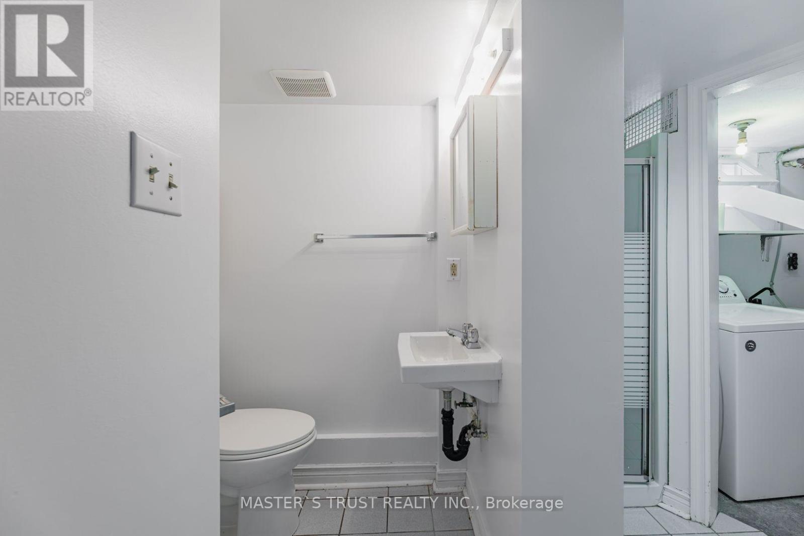 Bsmt - 140 Davisville Avenue, Toronto, Ontario M4S 1E8 - Photo 17 - C13704444