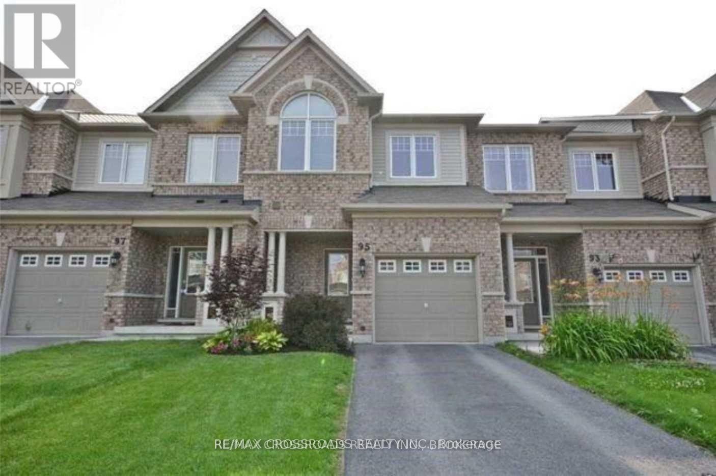 95 THATCHER CRESCENT, Newmarket, Ontario