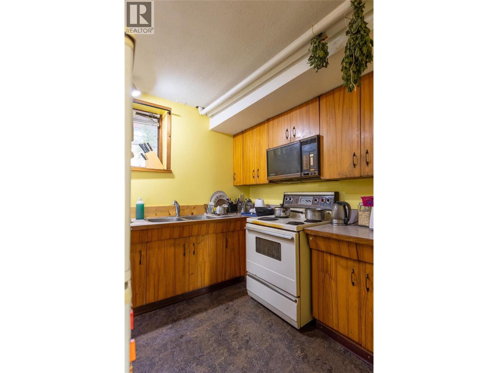 601 Richards Street, Nelson, British Columbia V1L 5J7 - Photo 34 - 10398928