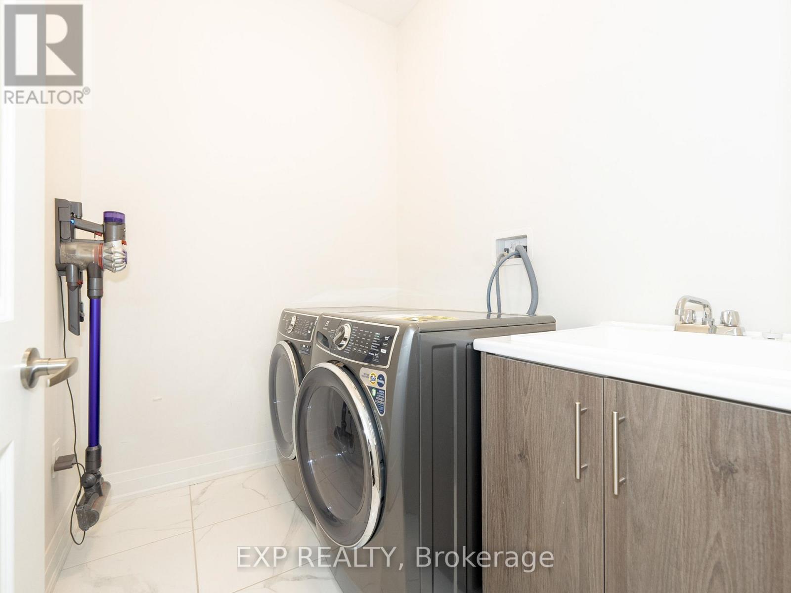 14 Longworth Avenue, Richmond Hill, Ontario  L4E 1J1 - Photo 17 - N13036582