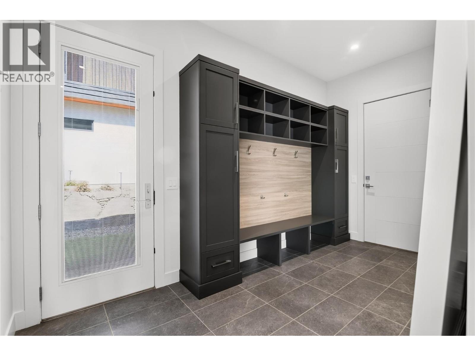 9988 Beacon Hill Drive, Lake Country, British Columbia  V4V 0A9 - Photo 13 - 10394380
