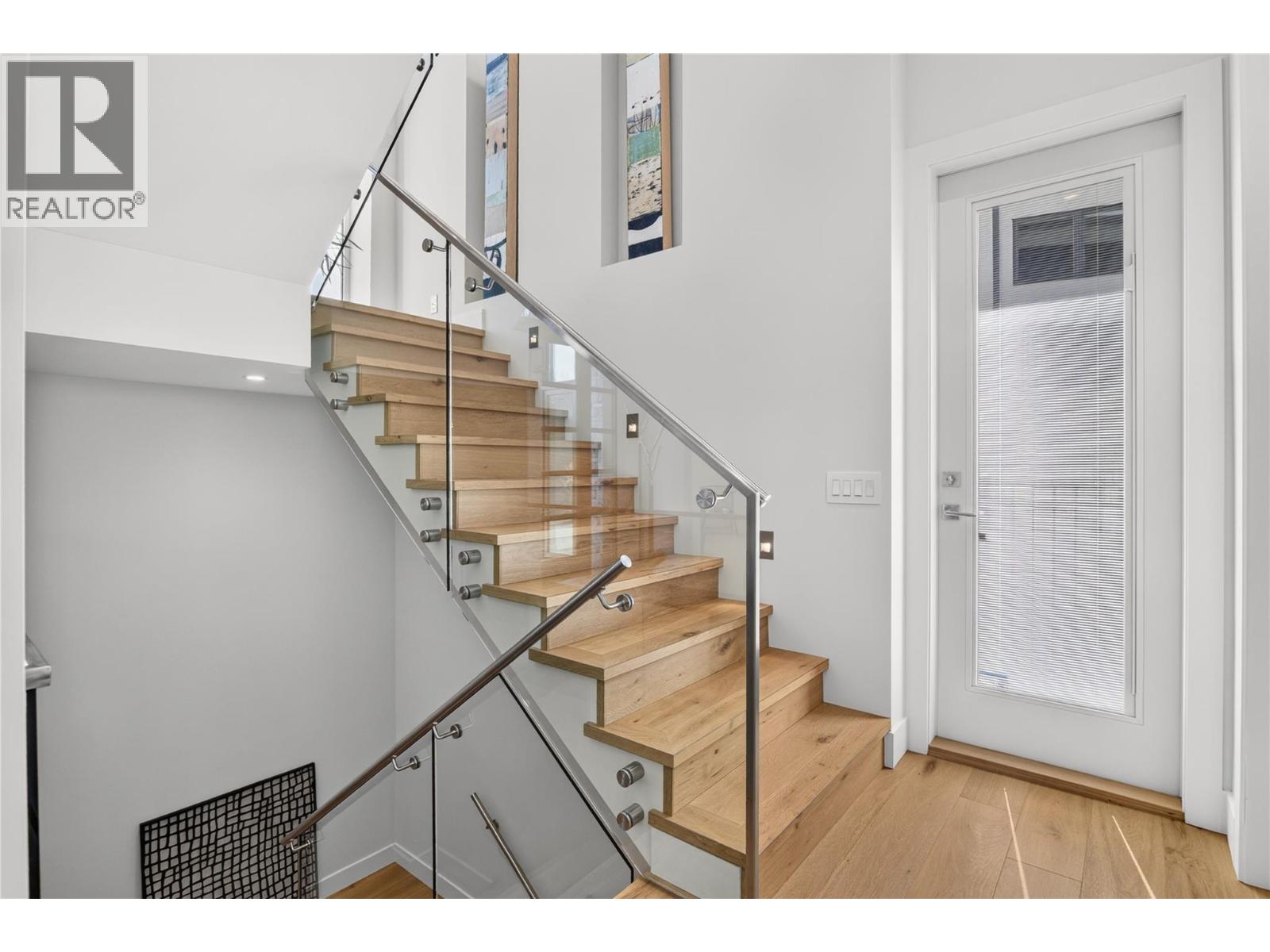 9988 Beacon Hill Drive, Lake Country, British Columbia  V4V 0A9 - Photo 5 - 10394380